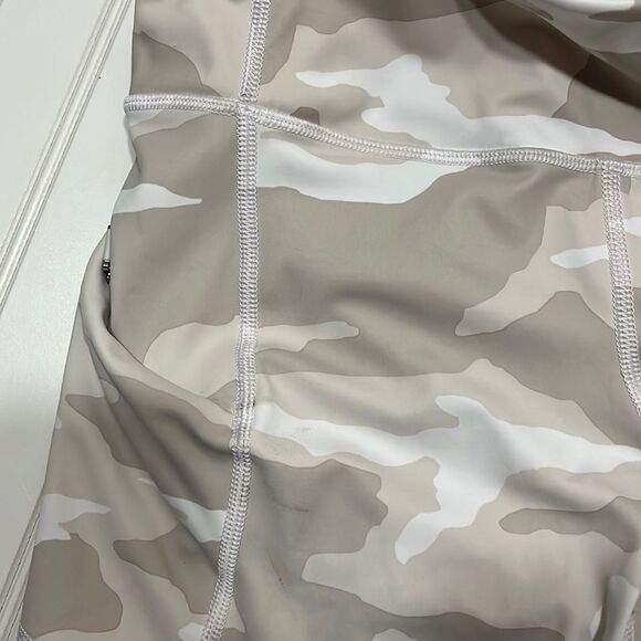 Athleta camo contender 7/8 tight legging - Picture 4 of 11